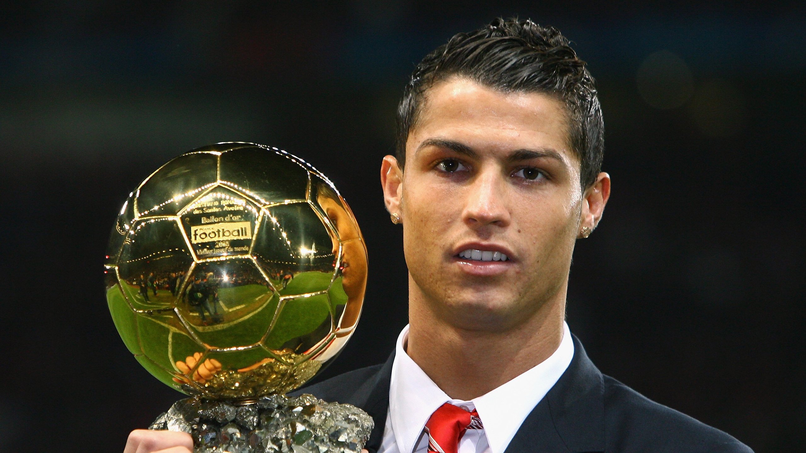 校园足球缺乏从兴趣转职业的转化模式,校园足球发展前景